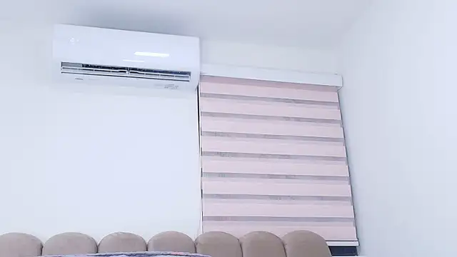 nicol f online show from December 2025 03:01:02 AM