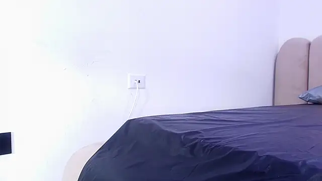 nicol f online show from February 2026 03:11:01 AM