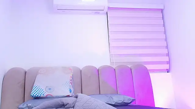 nicol f online show from February 2026 03:10:02 AM