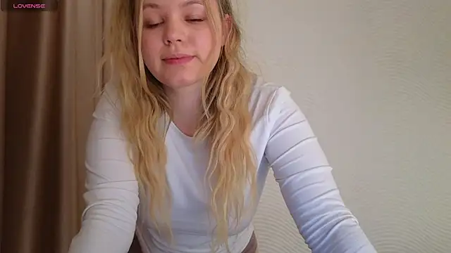 Milana15 online show from April 2026 04:36:02 PM