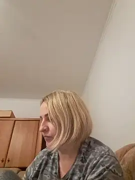 Malichkaanna30 online show from December 2024 12:12:02 PM