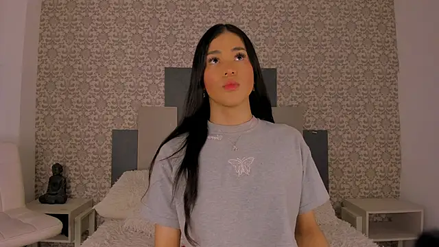 Isa Little Star online show from October 2025 01:12:02 PM