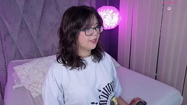 missy taylor  online show from September 2025 08:52:02 PM