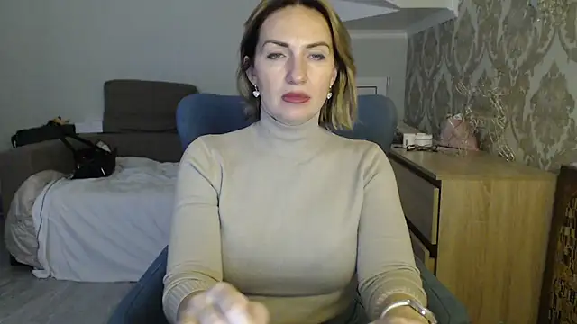 Mallinia online show from December 2025 12:53:02 PM