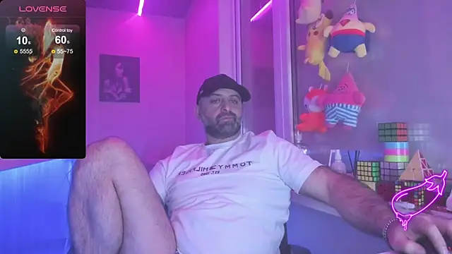 Snapshot of MAGABEAR077 chatting on February 2025 10:43:01 PM MAGABEAR077 online show from February 2025 10:43:01 PM