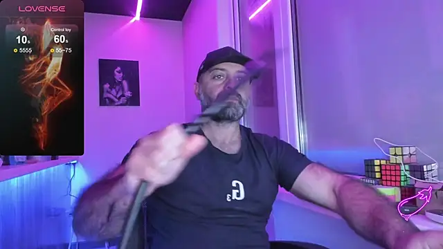 Snapshot of MAGABEAR077 chatting on October 2025 01:32:02 PM MAGABEAR077 online show from October 2025 01:32:02 PM