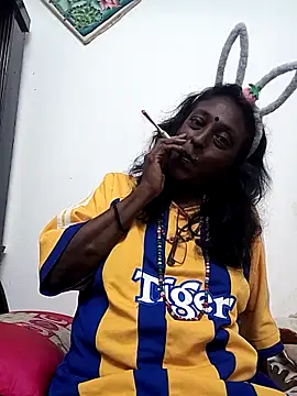 mamakarma1403 online show from November 2025 01:39:01 AM