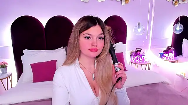 ZaraBloom online show from March 2026 03:16:02 PM