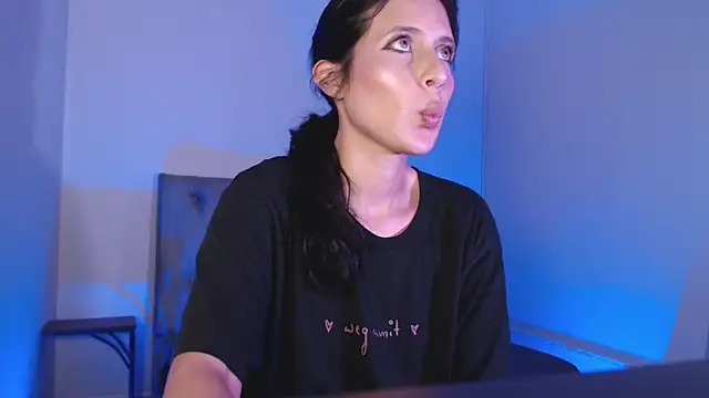 Snapshot of bellatrix25 chatting on April 2026 09:30:02 PM bellatrix25 online show from April 2026 09:30:02 PM