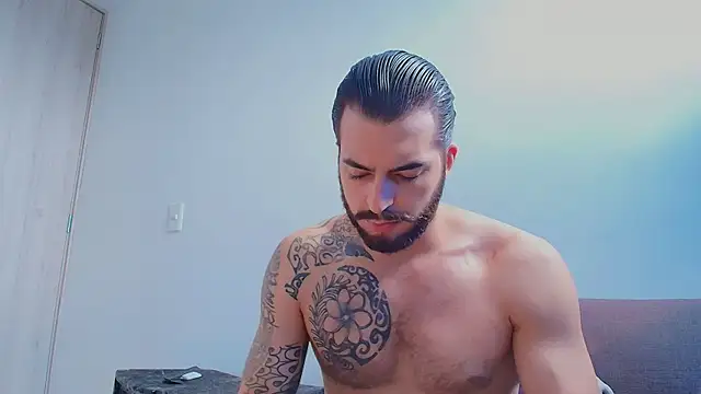 Snapshot of thomas_gun chatting on May 2026 02:11:02 PM thomas gun online show from May 2026 02:11:02 PM