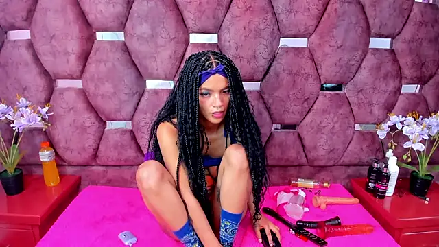 Snapshot of SaraLoveee_ chatting on January 2025 06:05:02 AM SaraLoveee  online show from January 2025 06:05:02 AM