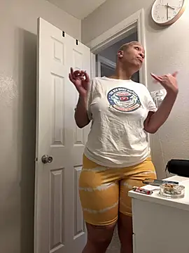 Snapshot of SexyHoneyRedd chatting on June 2026 08:30:02 AM SexyHoneyRedd online show from June 2026 08:30:02 AM