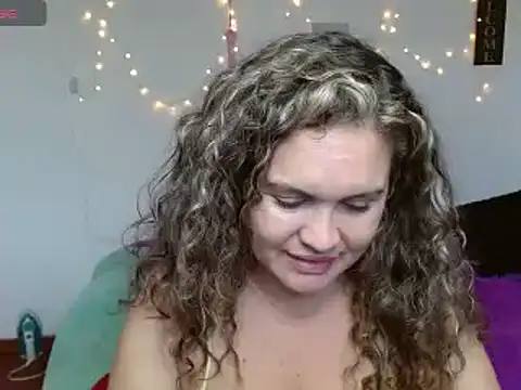Snapshot of helenca43 chatting on January 2025 08:46:01 PM helenca43 online show from January 2025 08:46:01 PM