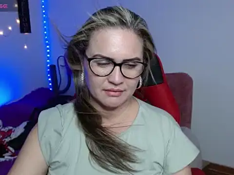 Snapshot of helenca43 chatting on February 2025 08:57:02 AM helenca43 online show from February 2025 08:57:02 AM