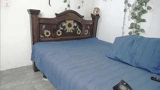 DominaLeona online show from June 2026 09:10:01 PM