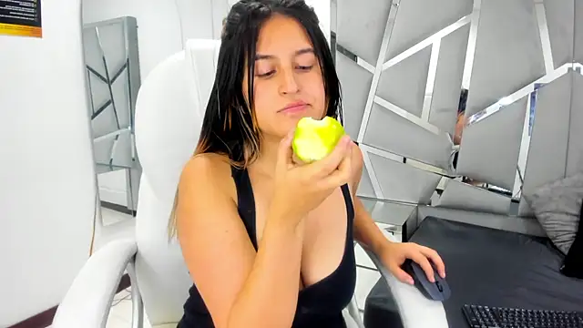 GiaRoussel online show from March 2025 05:34:02 PM