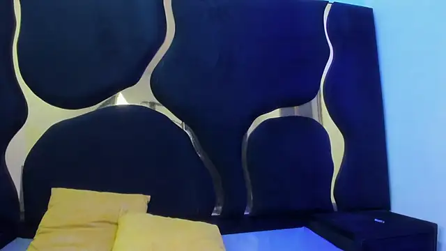 GiaRoussel online show from September 2025 08:00:02 PM