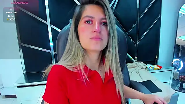 GiaRoussel online show from October 2025 03:24:01 PM