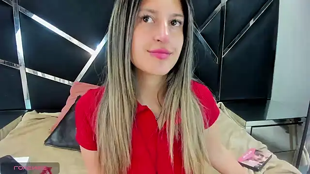 GiaRoussel online show from October 2025 03:25:01 PM