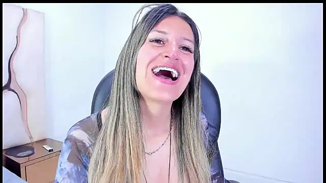 GiaRoussel online show from November 2025 04:20:01 PM