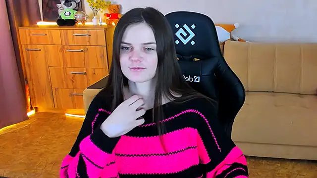 Snapshot of Lora_Cain chatting on December 2024 03:44:01 PM Lora Cain online show from December 2024 03:44:01 PM