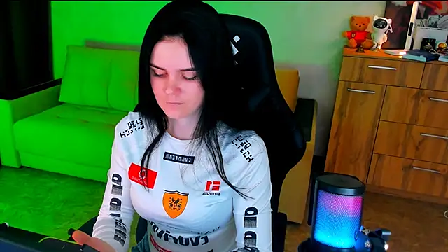 Snapshot of Lora_Cain chatting on February 2025 03:05:01 PM Lora Cain online show from February 2025 03:05:01 PM