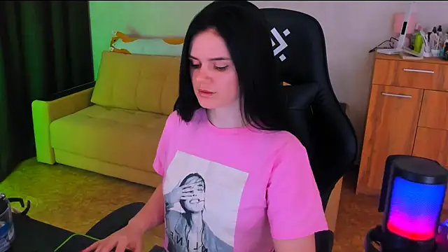 Snapshot of Lora_Cain chatting on March 2025 02:10:02 PM Lora Cain online show from March 2025 02:10:02 PM