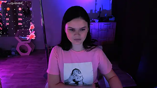 Snapshot of Lora_Cain chatting on June 2026 01:23:02 PM Lora Cain online show from June 2026 01:23:02 PM