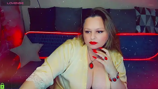 KlaraHoll online show from March 2026 04:10:01 PM