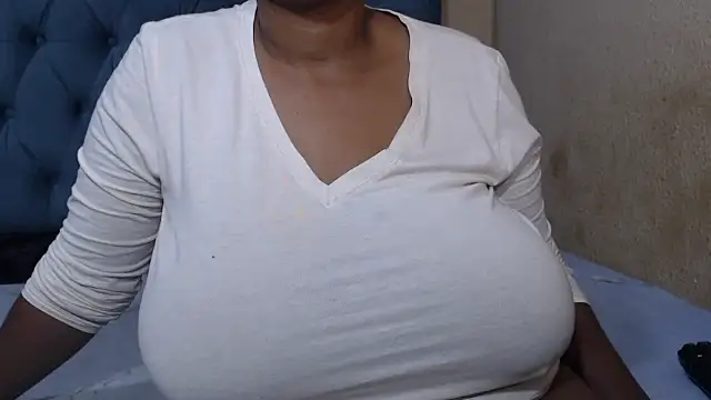 FlavoredNia online show from March 2025 03:15:02 PM