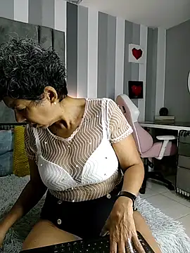 Julianewell online show from November 2025 12:08:02 PM