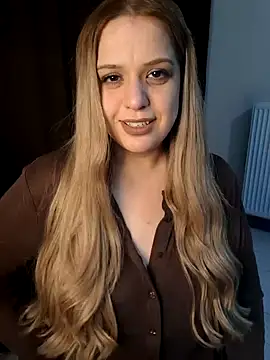 Snapshot of cansuozell chatting on October 2025 05:45:01 PM cansuozell online show from October 2025 05:45:01 PM
