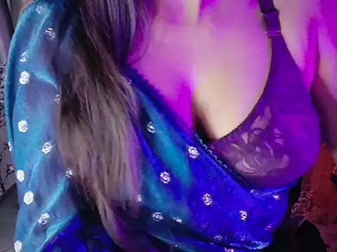 Snapshot of SexyAndHottie chatting on January 2026 03:37:02 PM SexyAndHottie online show from January 2026 03:37:02 PM