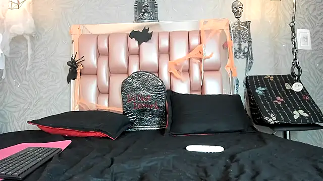 KOURTNEY-- online show from October 2025 02:08:01 AM