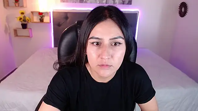 mia aira online show from December 2024 08:32:01 PM