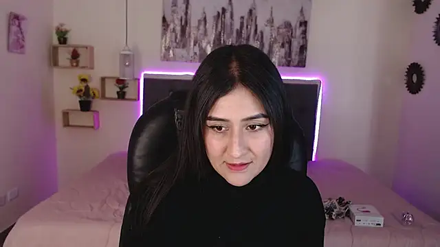 mia aira online show from December 2024 08:21:02 PM