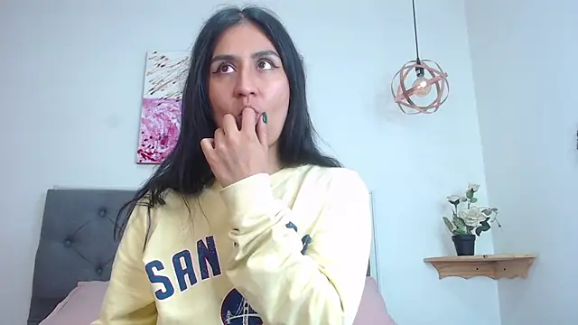 mia aira online show from February 2025 11:33:02 PM