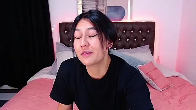 mia aira online show from March 2025 08:40:02 PM