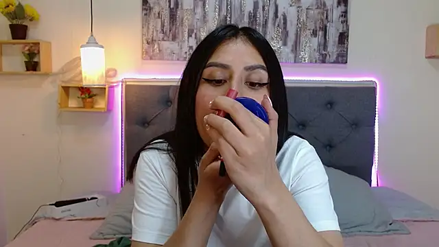 mia aira online show from October 2025 03:08:02 PM