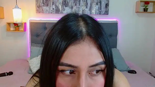 mia aira online show from November 2025 03:45:02 PM