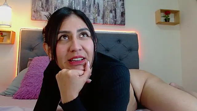 mia aira online show from December 2025 04:02:01 PM