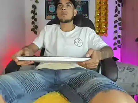 mikee scooth online show from February 2025 12:40:02 AM