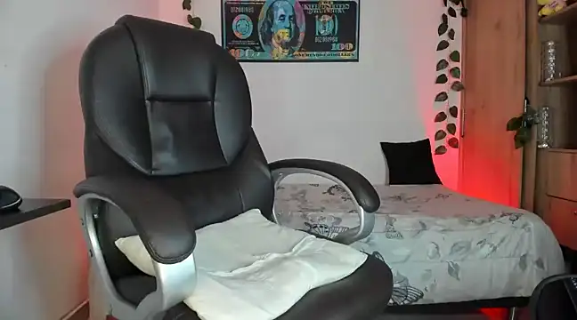 mikee scooth online show from February 2025 09:53:02 AM