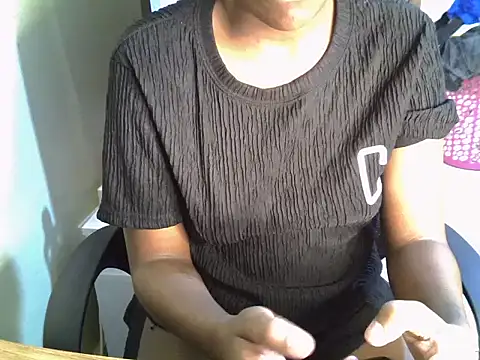 Caryyyl online show from April 2026 06:22:01 PM