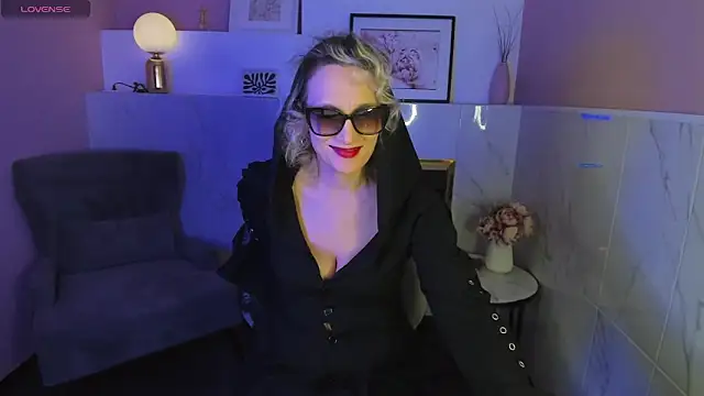 Queen Anna  online show from January 2025 04:48:01 PM