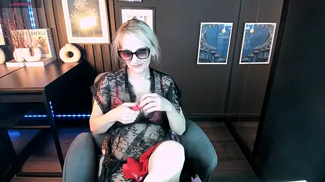 Snapshot of Queen_Anna_ chatting on May 2026 01:26:02 PM Queen Anna online show from May 2026 01:26:02 PM