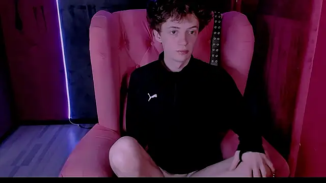 Snapshot of LukeSweet chatting on February 2026 10:43:01 AM LukeSweet online show from February 2026 10:43:01 AM