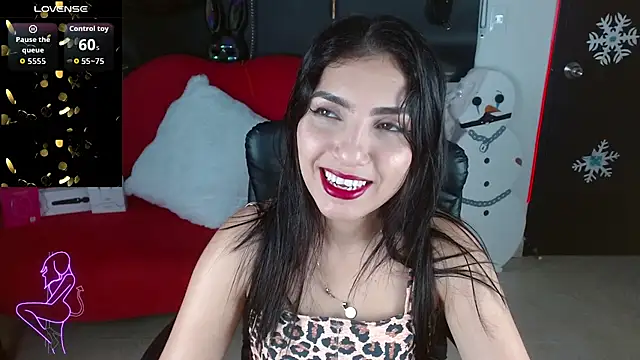 Carolaine69  online show from December 2025 01:28:02 PM