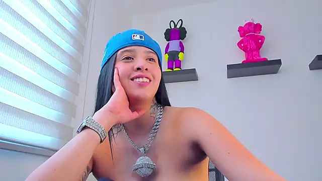 Gangster Girl online show from December 2024 04:04:01 PM