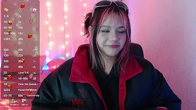 Snapshot of mixie_cute chatting on January 2025 09:46:02 PM mixie cute online show from January 2025 09:46:02 PM